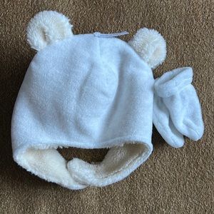 Old Navy Infant Winter Hat and Mitten Set